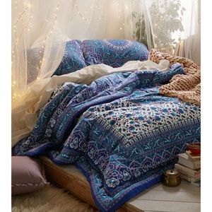 Urban outfitters comforter and shams! Twin size!